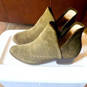 Lucky brand olive suedebooties size 7.
Heel was replaced
